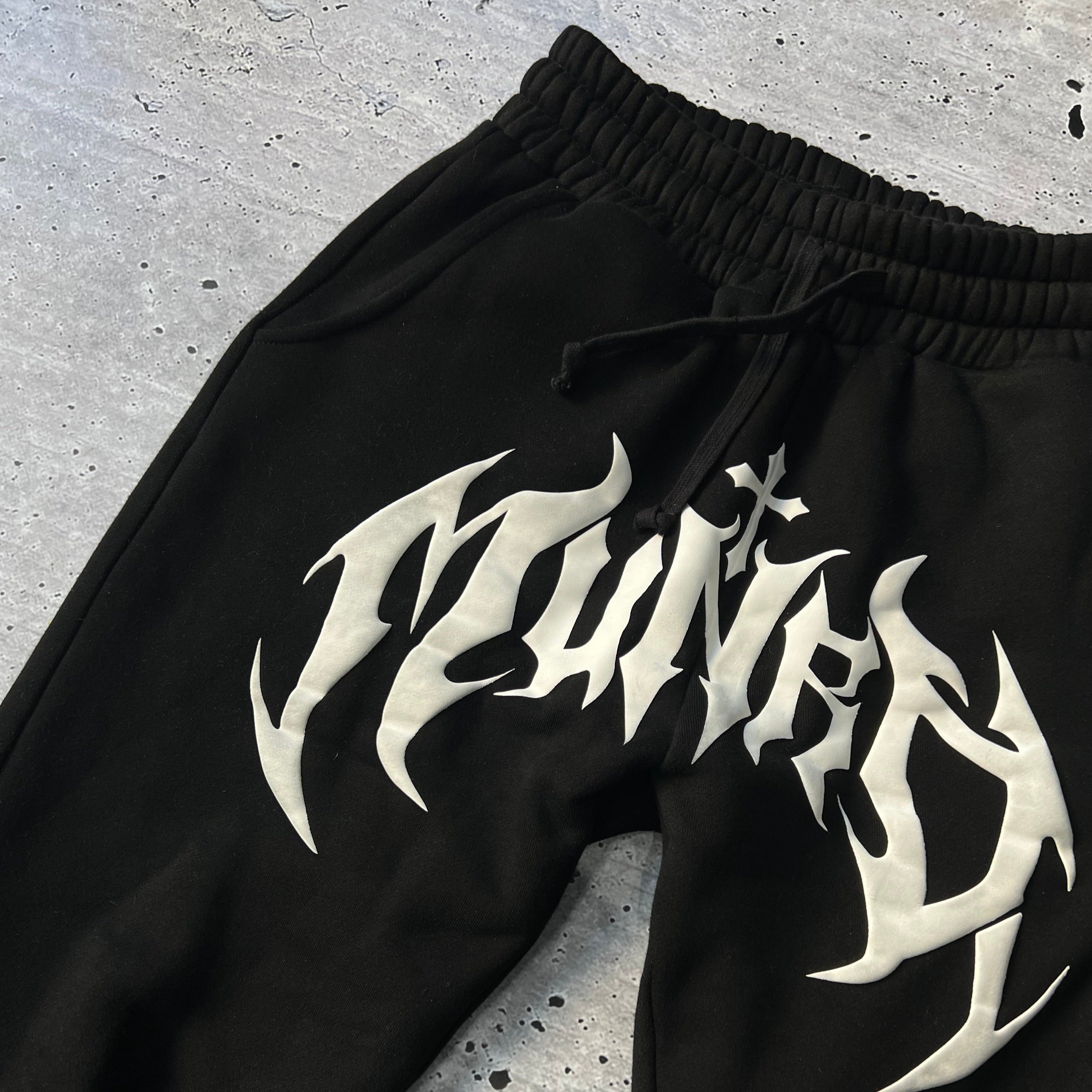 MUNROLONDON™️ EMBLEM SWEATPANTS