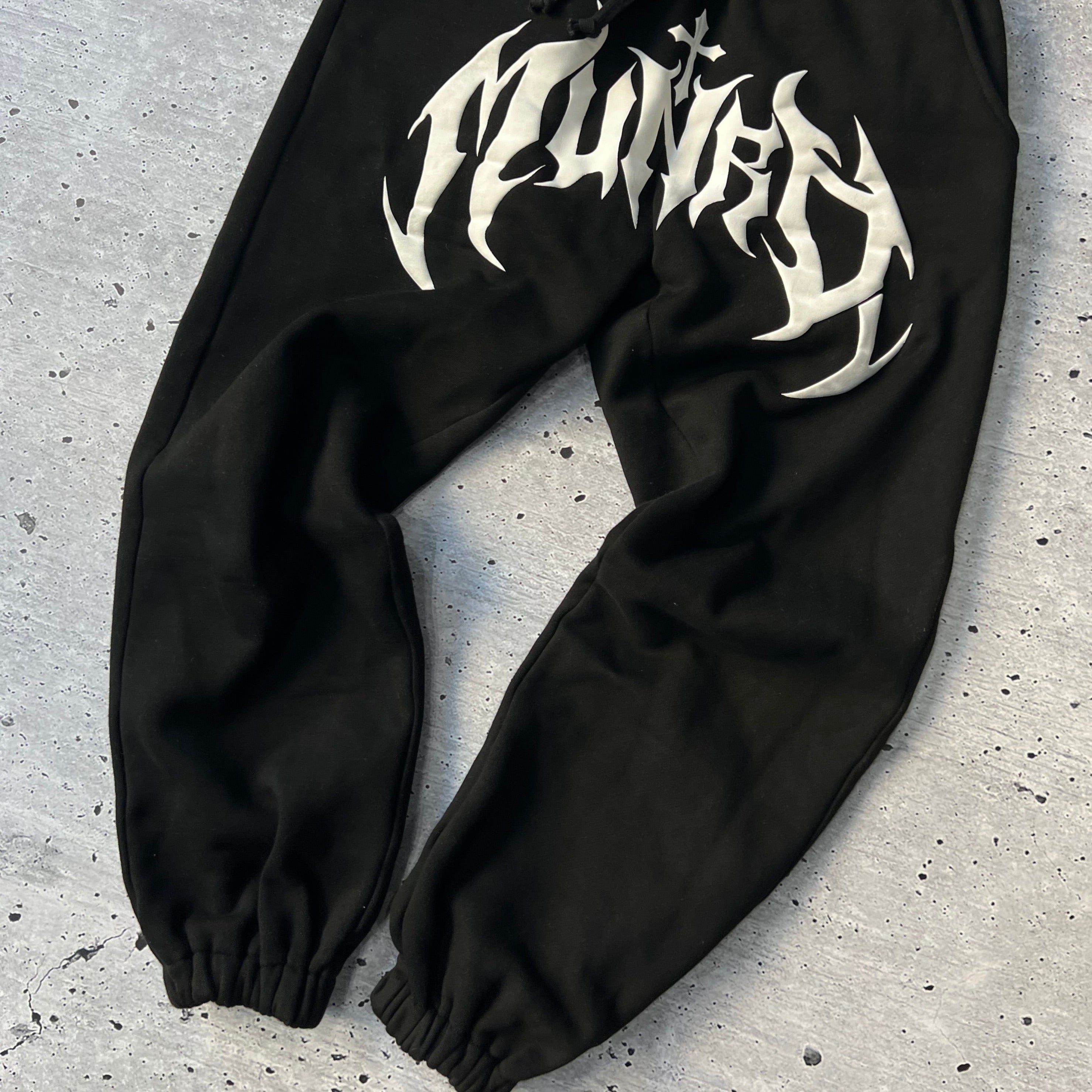 MUNROLONDON™️ EMBLEM SWEATPANTS