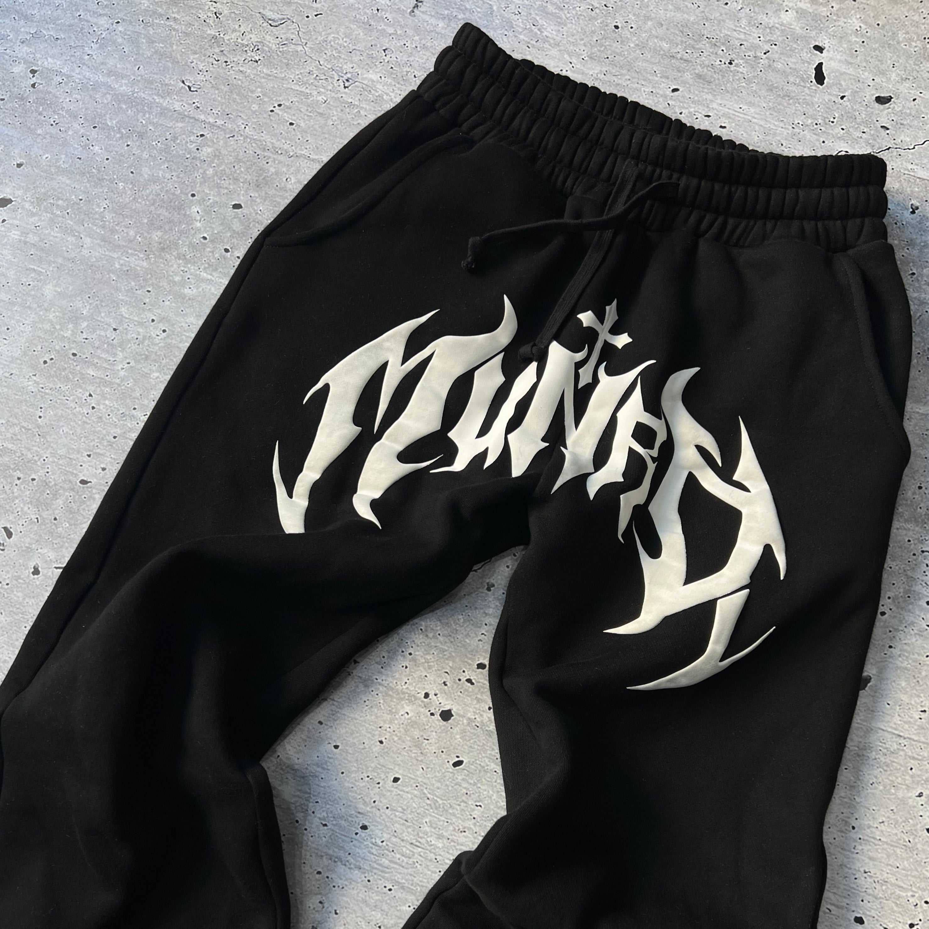 MUNROLONDON™️ EMBLEM SWEATPANTS