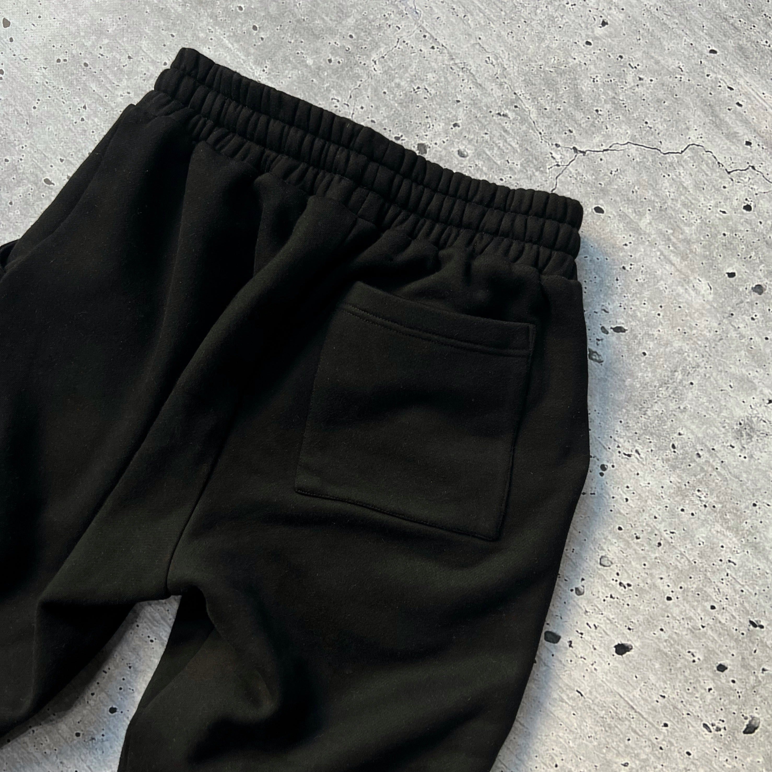 MUNROLONDON™️ EMBLEM SWEATPANTS