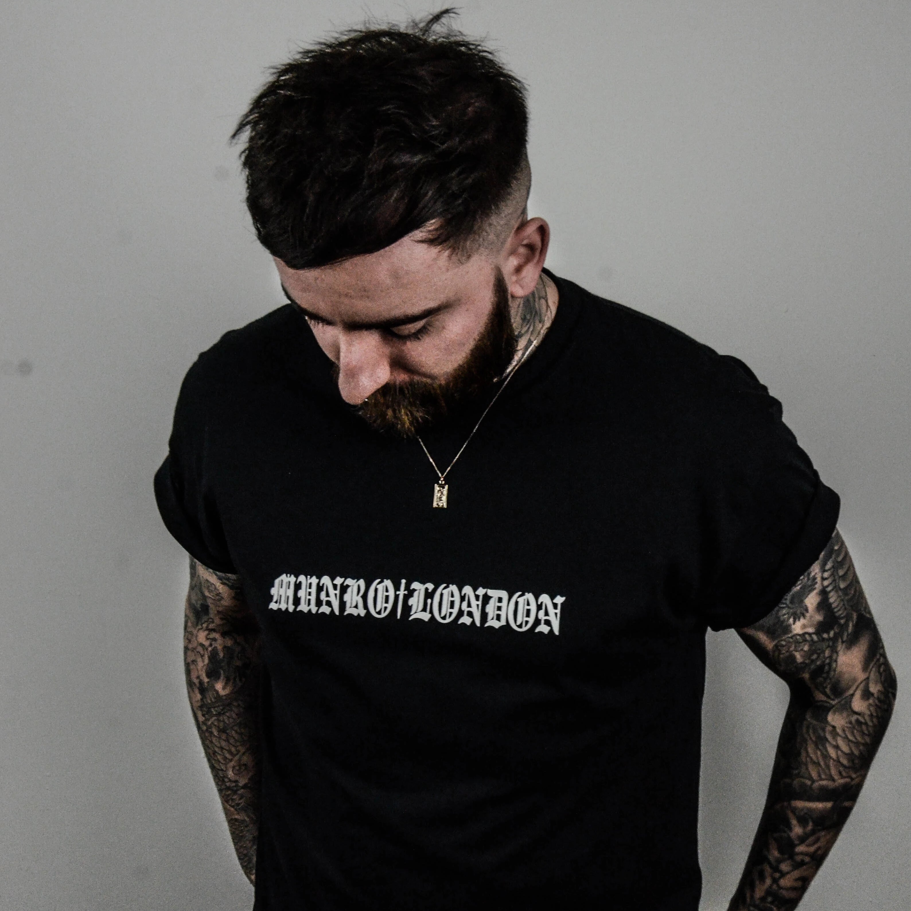 MUNROLONDON™️ NOIR TSHIRT